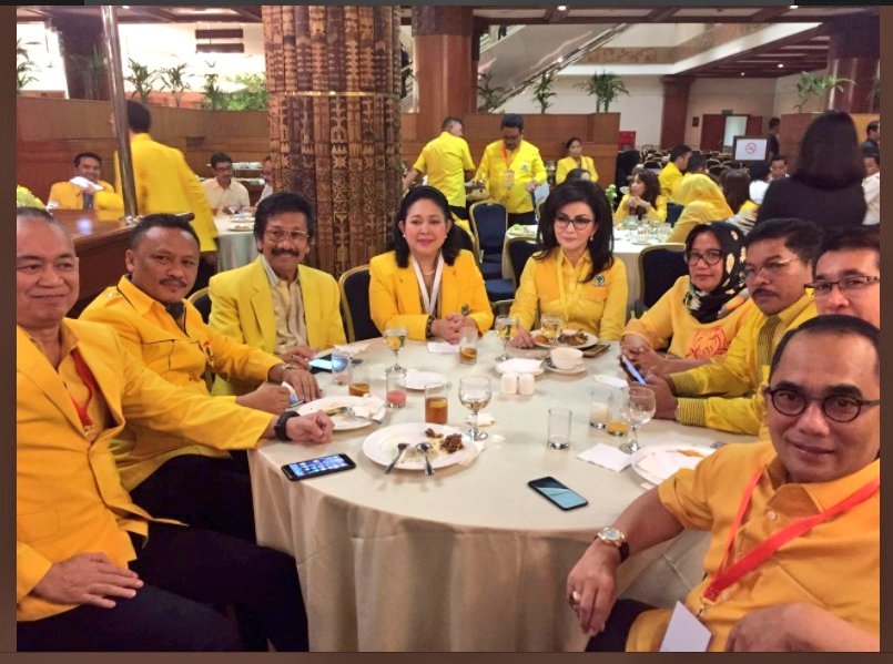 Titik Soeharto minta ketum baru Golkar rombak kepengurusan , netizen  :saya ingin ibu jadi ketum