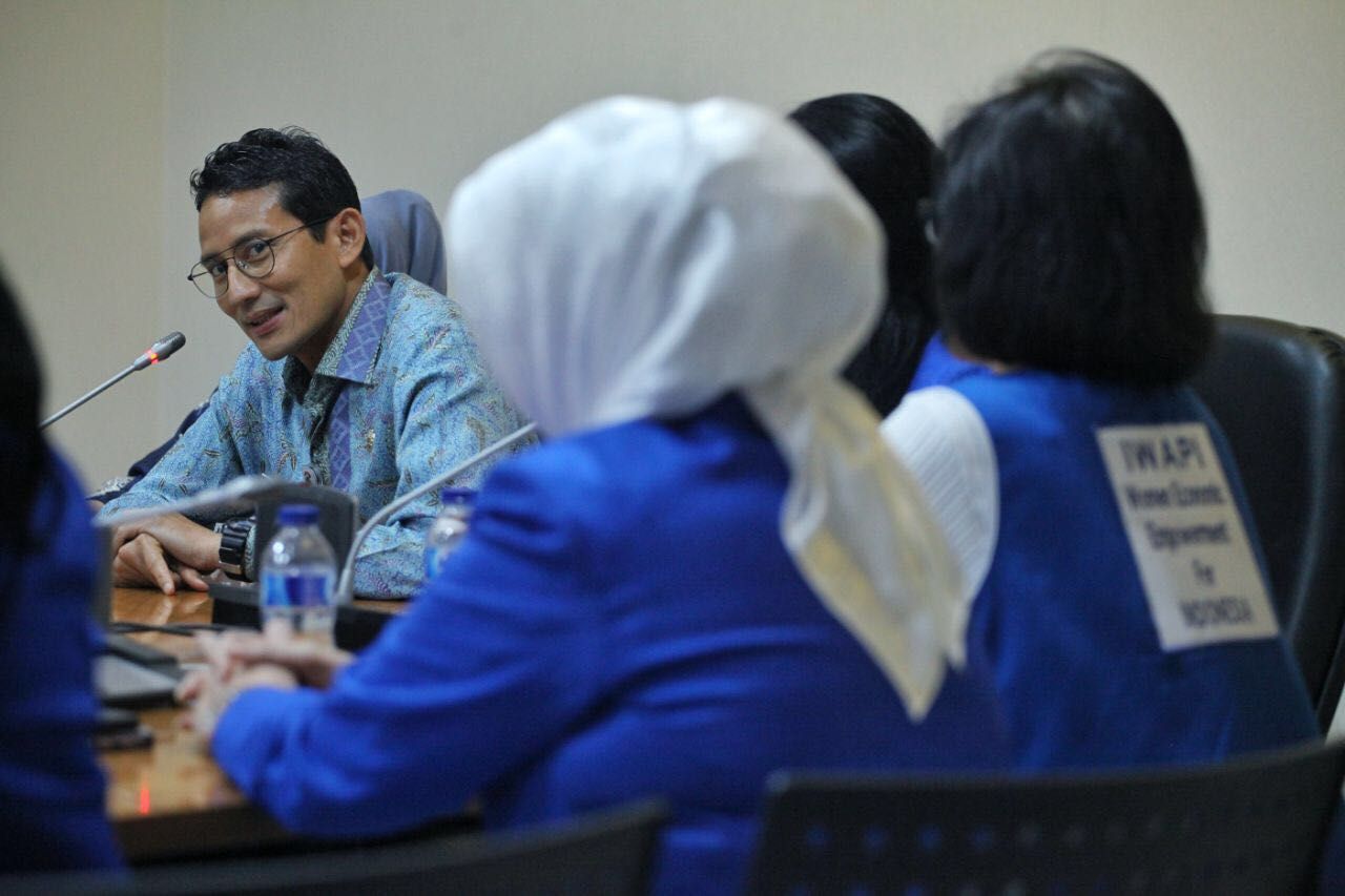 Semarakkan Asian Games 2018, Wagub Sandiaga Bekerja Sama IWAPI Jakarta Melalui Penyediaan Suvenir