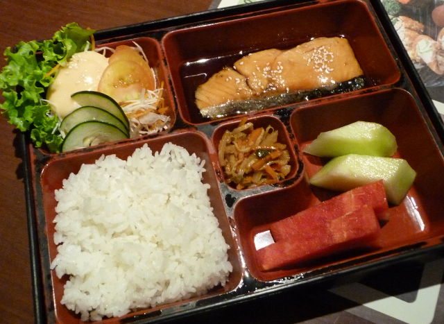 Makan siang dimana hari ini?