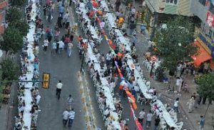 Beredar Foto Buka Puasa di Hanover, Jerman yang Disebut-sebut Terpanjang di Dunia. Ini Lokasi Sebenarnya!