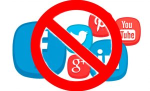 Pemblokiran Medsos Melanggar Hak-hak Masyarakat untuk Berekspresi atau Menerima Informasi.